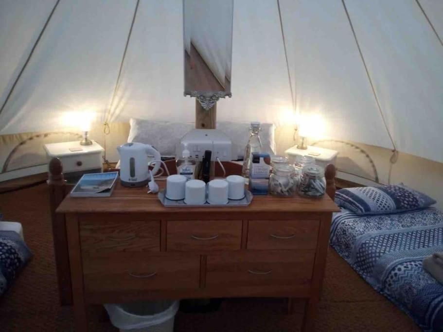 Cox Hill Glamping Badger Hotel Труро Екстериор снимка