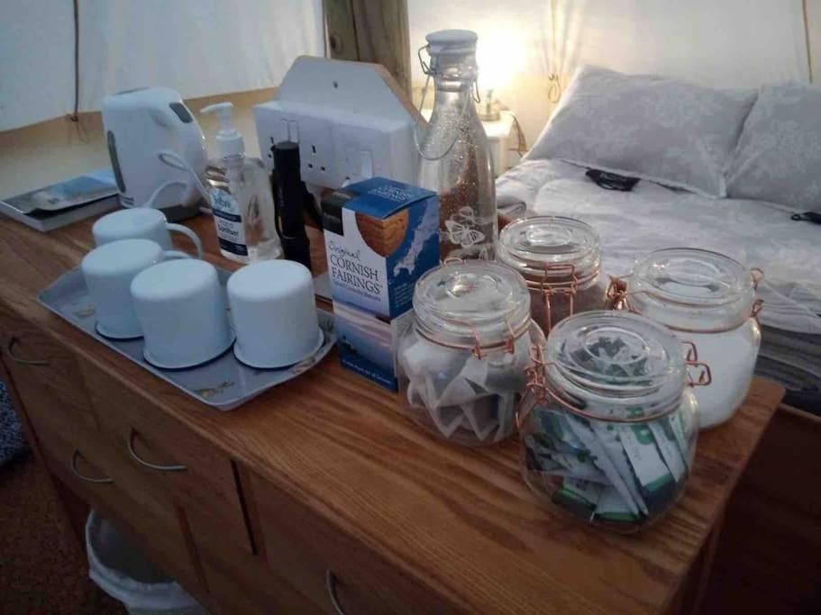 Cox Hill Glamping Badger Hotel Труро Екстериор снимка