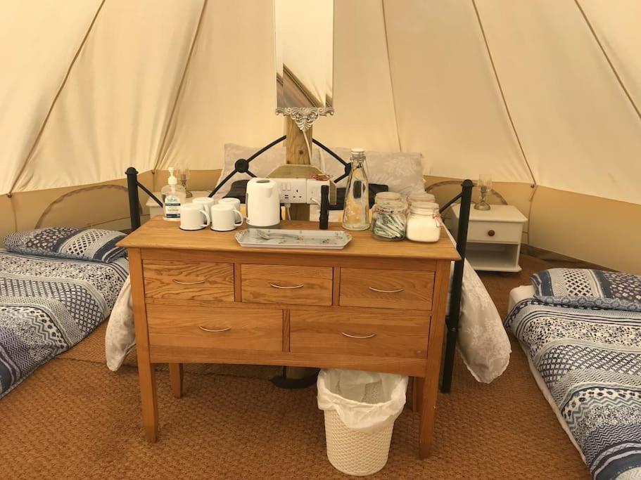 Cox Hill Glamping Badger Hotel Труро Екстериор снимка