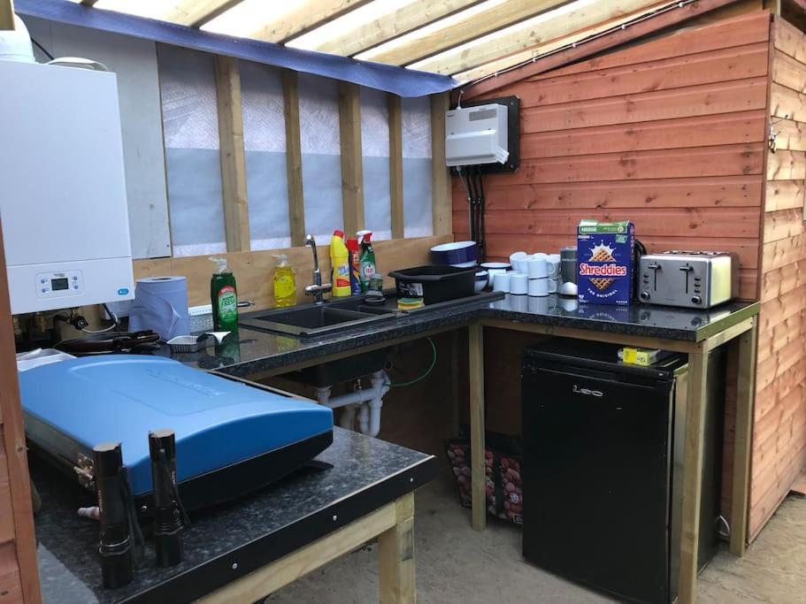 Cox Hill Glamping Badger Hotel Труро Екстериор снимка
