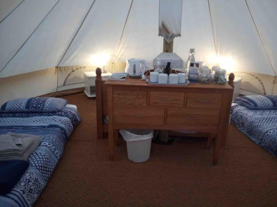 Cox Hill Glamping Badger Hotel Труро Екстериор снимка