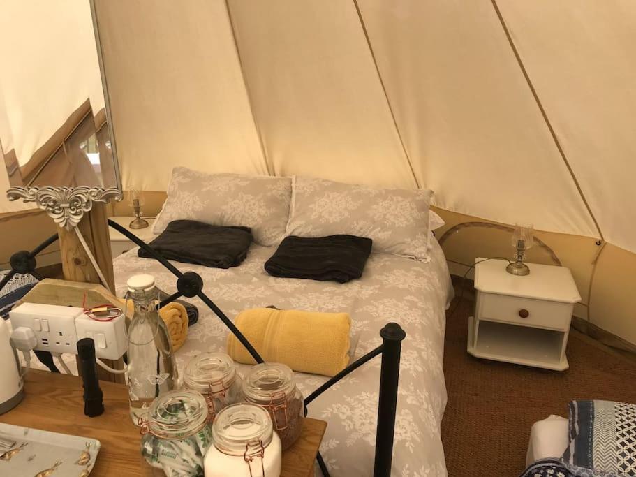 Cox Hill Glamping Badger Hotel Труро Екстериор снимка