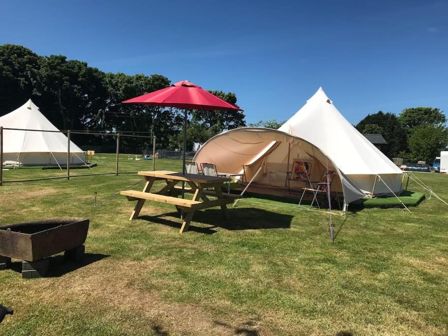 Cox Hill Glamping Badger Hotel Труро Екстериор снимка