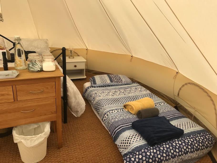 Cox Hill Glamping Badger Hotel Труро Екстериор снимка